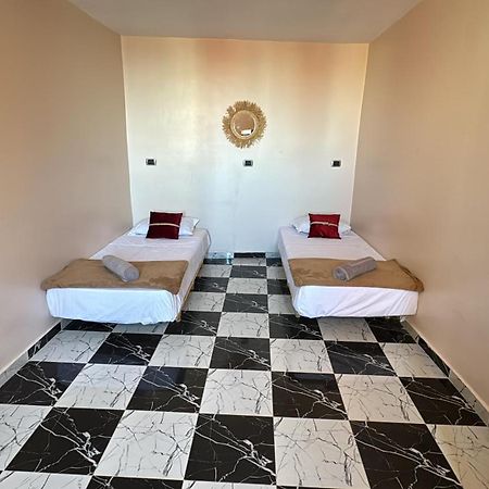 Soraya Guest House Surf Camp & Restaurant 임수안 외부 사진