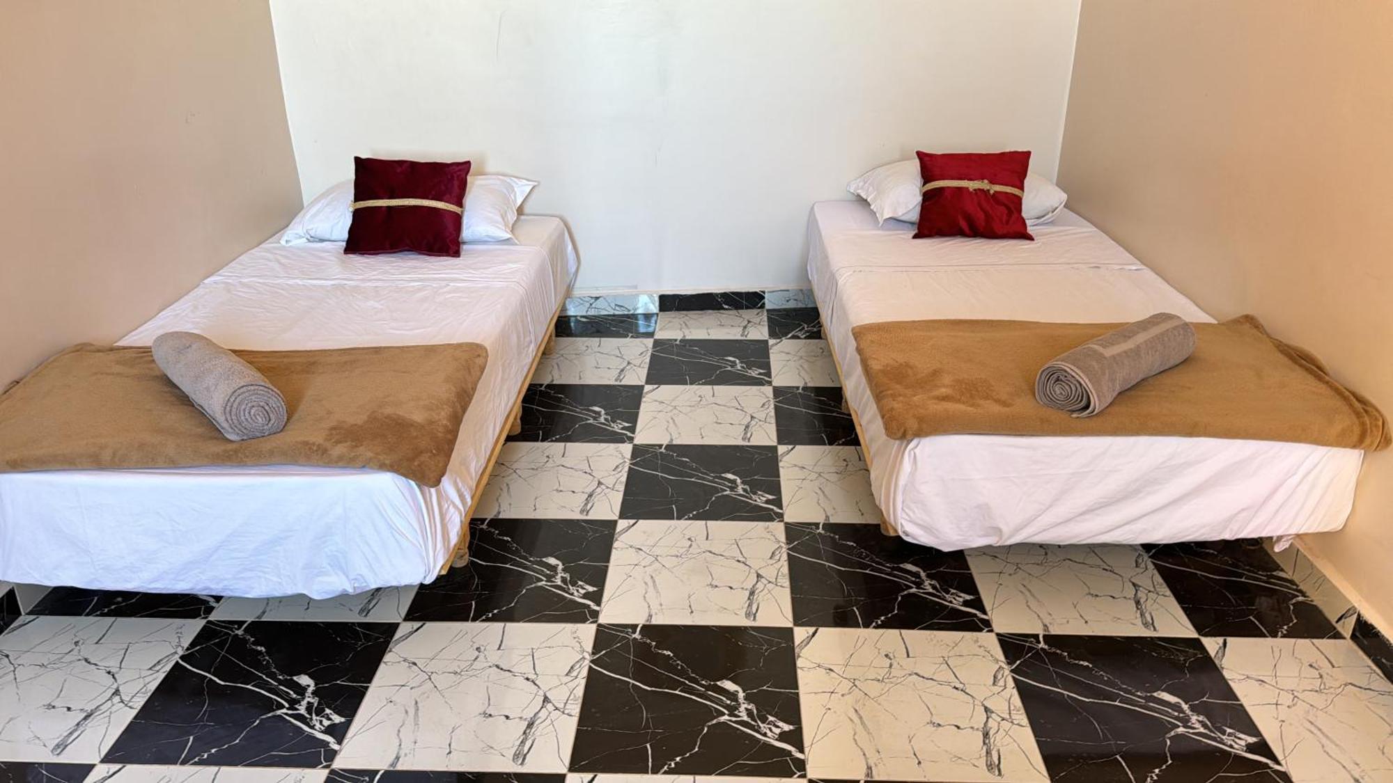 Soraya Guest House Surf Camp & Restaurant 임수안 외부 사진